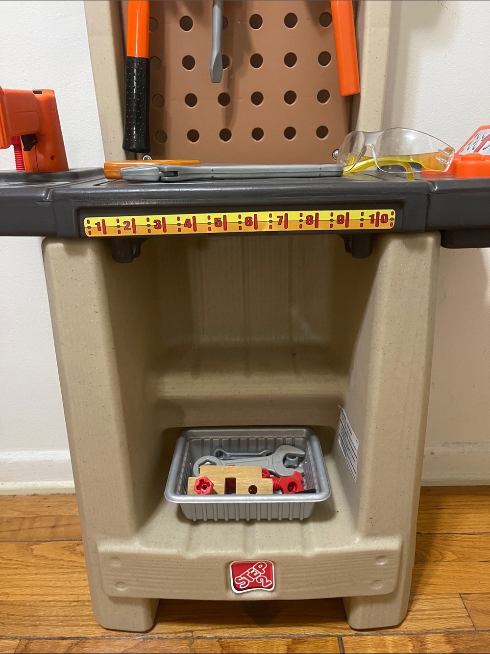 Step 2 Handy Helpers Workbench - Picture 3 of 6